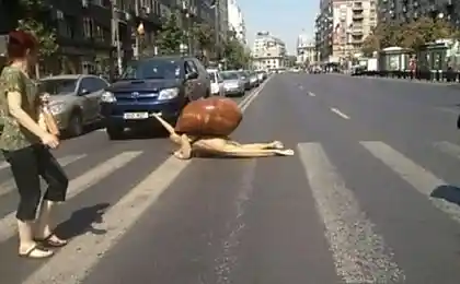 Пешеходы глазами водителей ...)))