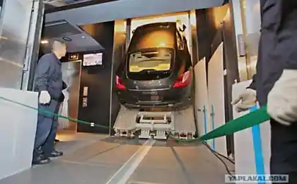 How to deliver the Porsche on the 19th floor (5 photos)