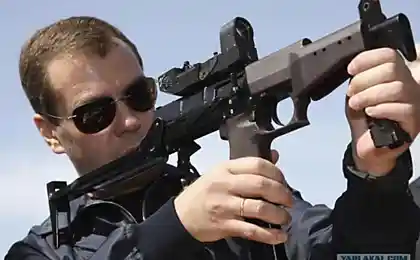Всех защитит и оборонит. Лично!