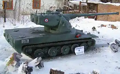 Фаны танкисты и снежный танк