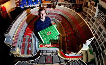 Копия главного стадиона штата Огайо из LEGO