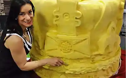 Огромная сырная скульптура