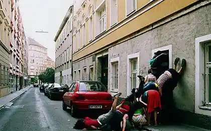 Фотопроект «Bodies in Urban Spaces»