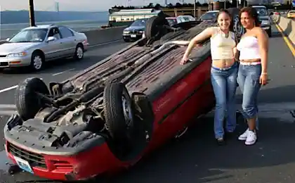 Женщины и автомобили (34 фотографии)