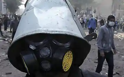 Защитные средства протестантов в Египте (26 фото)