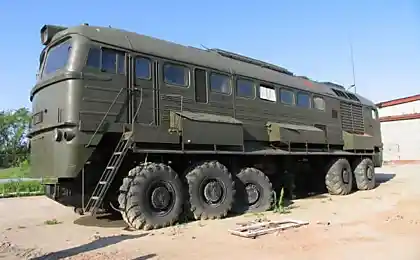 Интересно, а такая бандура сама ездит? (2 фото)