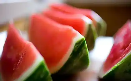 Арбуз — отличное блюдо! И наелся, и напился, и умылся, и уп....!