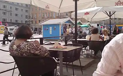 Интересное украшение на платье :)