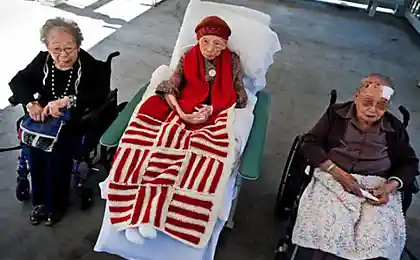 Триста лет на троих (13 фотографий)
