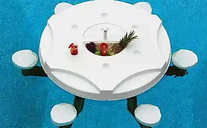 Добре. Басейн бар