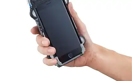 Японська випустила чохол для iPhone 6 у вигляді DeLorean