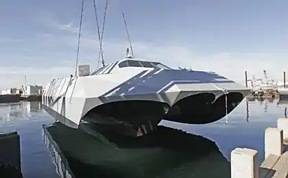M80 Stiletto є привидним судном.