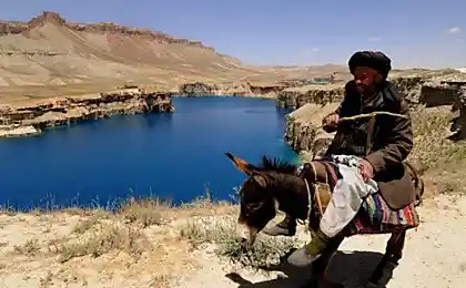 Горное озеро Band–e–Amir в Афганистане (4 фото)