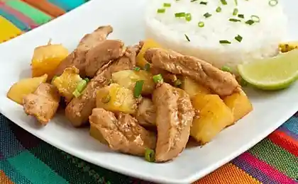 Курица с ананасами