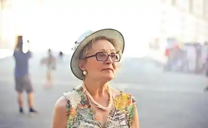 她注意到媳妇眼中的第二个混乱,但劝她一起做饭