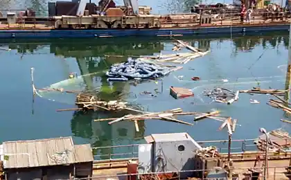 В порту док утонул вместе с судном