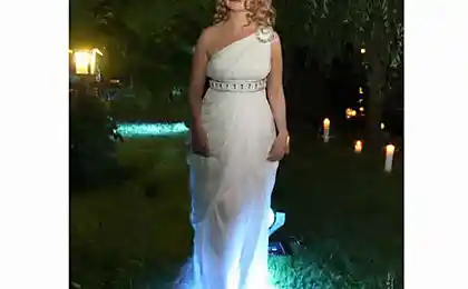 Без косы и в греческом платье