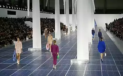 Солнечный панели и ветряки на Paris Fashion Week