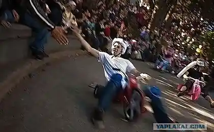 Экстремальные гонки на... детских великах!