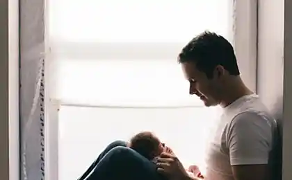20张快乐的父亲和他们的新生婴儿