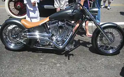 Chopper Bentley - власний мотоцикл з Flying B