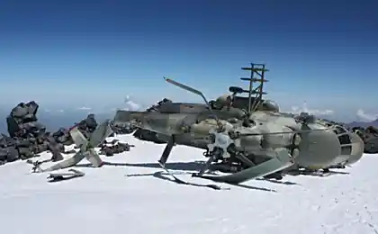 Ми-8 на скалах Эльбруса