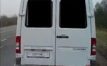 Passenger car in a minivan