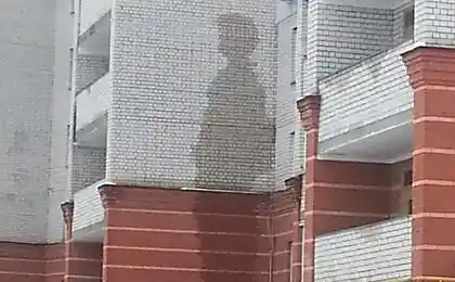 Призрачный школьник на доме
