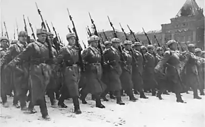25 Історичні фотографії, які роблять ваше серце стиснення