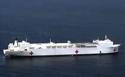 Корабль-госпиталь USNS MERCY