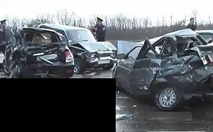 В крупной аварии серьезно пострадал ТАЗик
