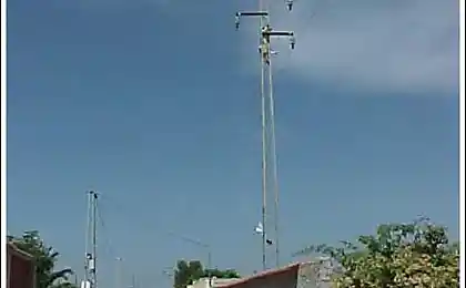 Как он туда забрался?!