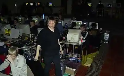 Чувачок переиграл :) А какие глаза! 