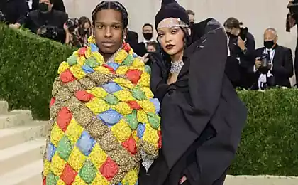 33-летняя певица Рианна и рэпер A$AP Rocky ждут первенца, поклонники радуются и умиляются новым фото