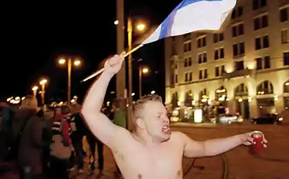 Финны празднуют победу (12 фотографий)