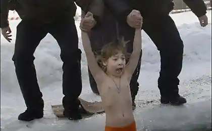 А сами в пуховичках стоят!