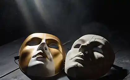 Doble moral: ¿por qué a los guapos se les perdona todo y la honestidad se castiga?