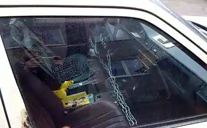 Продовжуємо тему народної антикрадіжки (2 фото)