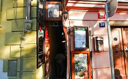 Згадайте, чому на вузькій вулиці є світло трафіку?