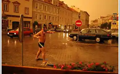 Уличный пловец (6 фотографий)