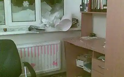 Сюрприз в офісі (2 фото)