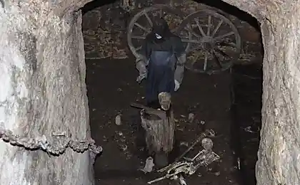 Спуск в туалет "У семи тараканов". Прага