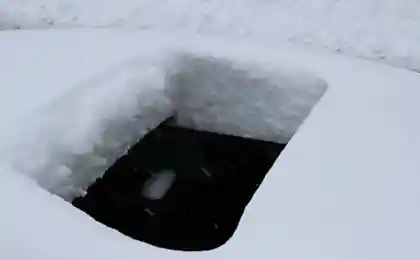 Забыл закрыть люк (3 фотографии)