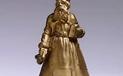 Чому російська людина носить дзвіночок з ним?