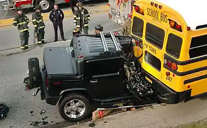 Hummer vs School bus