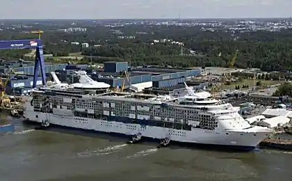 Корабль наывается Freedom of the Seas. Цена постройки 1 миллиард