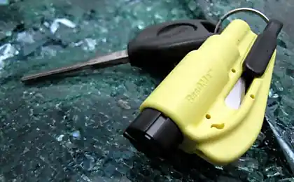 A life-saving брелок
