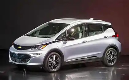 Модель Тесла 3 і Chevy Bolt. Компетатори гідні поваги