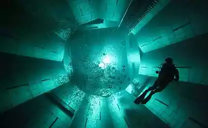 Nemo 33 — самый глубокий бассейн в мире