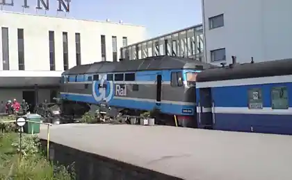 Виїхав на перон.